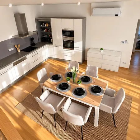 Stylish 2br Duplex In Centre Praga