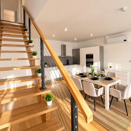 Stylish 2br Duplex In Centre Appartamento *