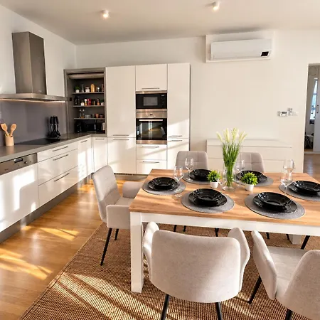 Appartamento Stylish 2br Duplex In Centre