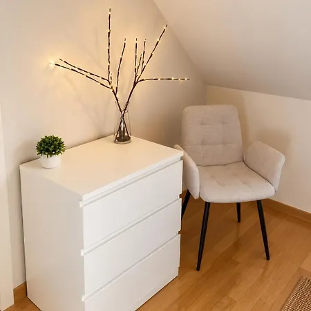 Stylish 2br Duplex In Centre *