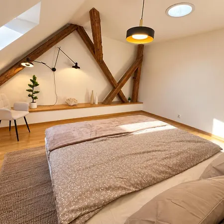 Stylish 2br Duplex In Centre Appartamento Praga