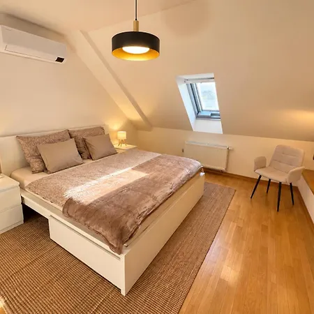 Appartamento Stylish 2br Duplex In Centre Praga