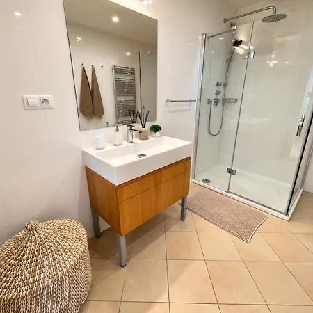 Stylish 2br Duplex In Centre Praga